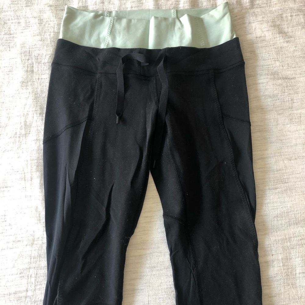 Lululemon cropped yoga pants